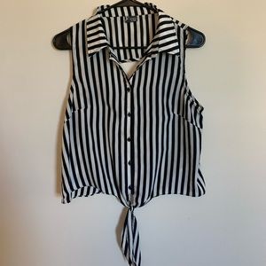 Urban Outfitters cropped tie-front shirt, size: M